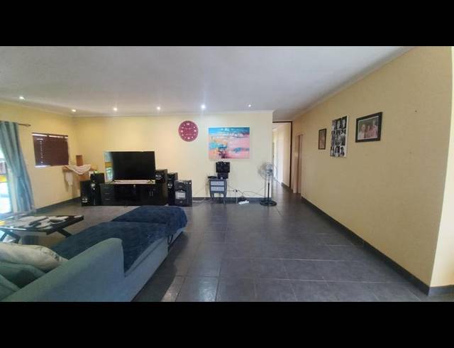 FARM FOR SALE IN KAMEELDRIFT EAST